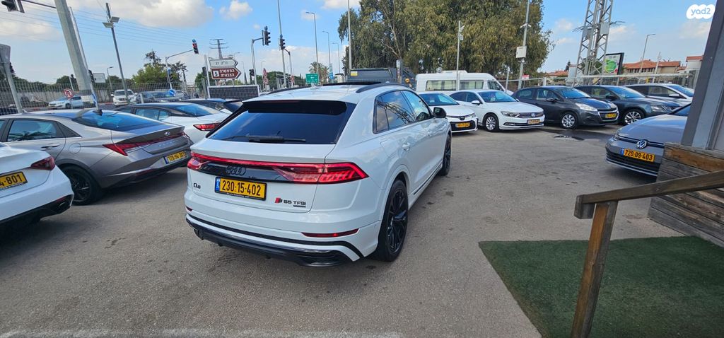 אאודי Q8