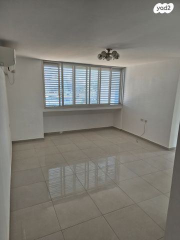 דירה, שדרות פנחס לבון 8, קרית נורדאו, נתניה