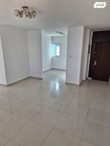 דירה, שדרות פנחס לבון 8, קרית נורדאו, נתניה