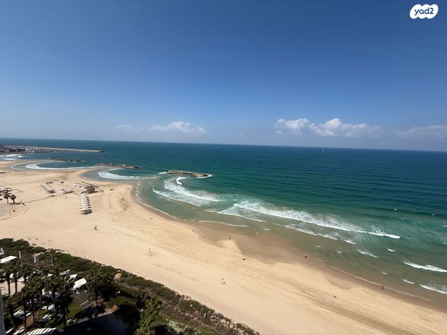 דירה, אלי לנדאו, הרצליה פיתוח, הרצליה