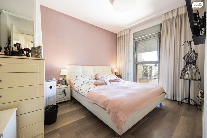 דירה, אברהם פררה, הולילנד, ירושלים