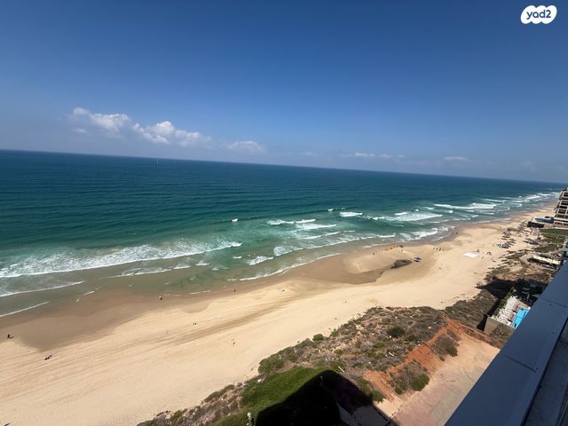 דירה, אלי לנדאו, הרצליה פיתוח, הרצליה