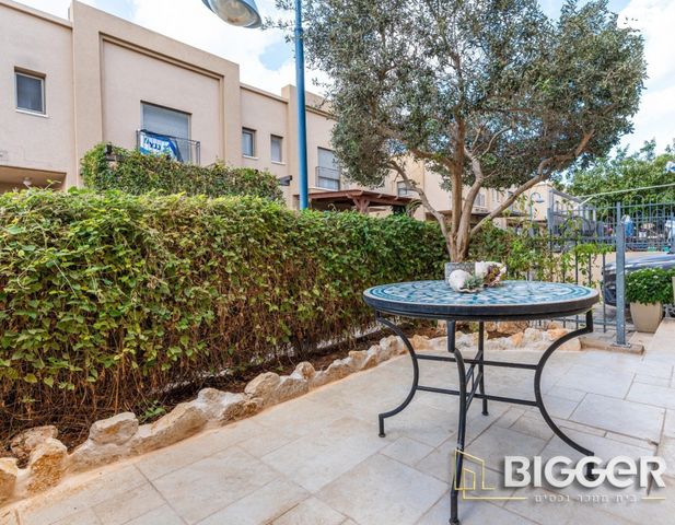 דו משפחתי, פרדס חנה כרכור