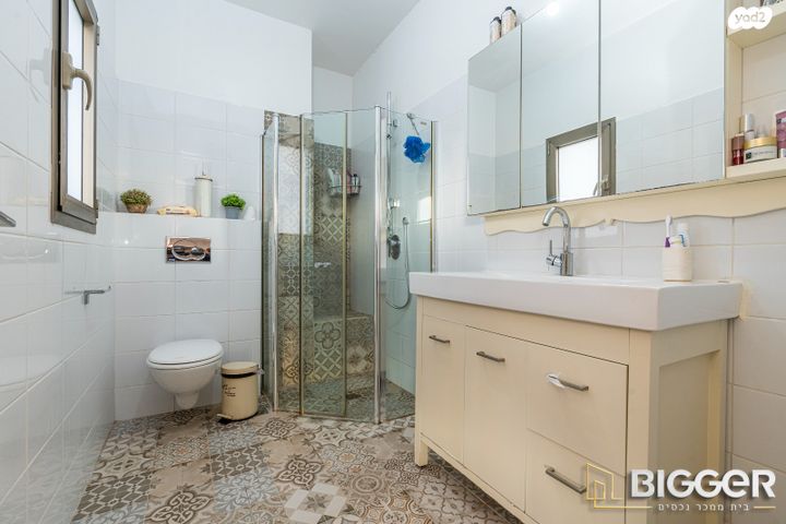 דו משפחתי, פרדס חנה כרכור