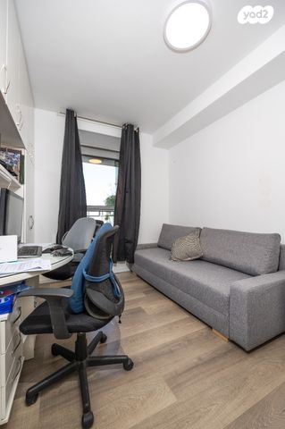 דירה, אברהם פררה, הולילנד, ירושלים