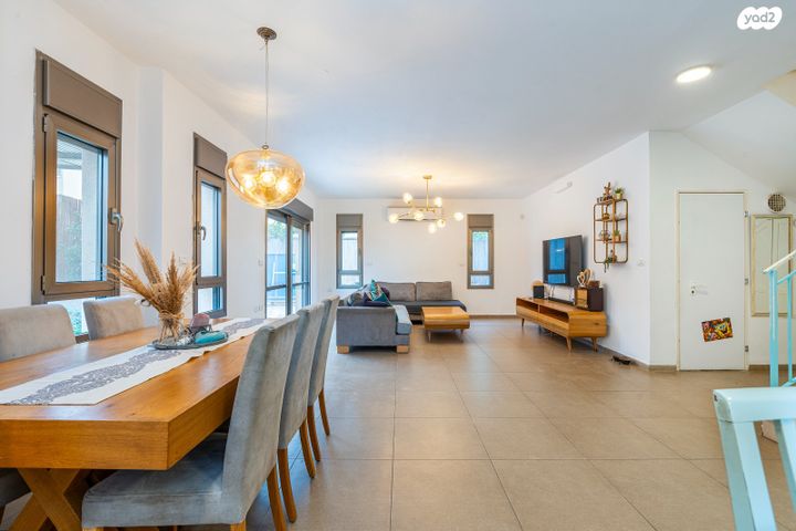 דו משפחתי, פרדס חנה כרכור