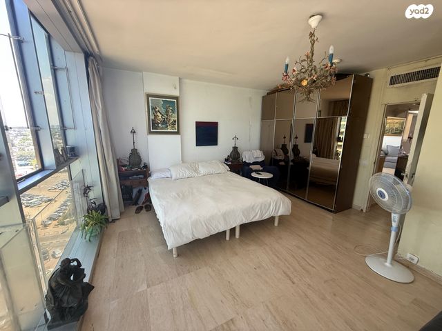 דירה, אלי לנדאו, הרצליה פיתוח, הרצליה