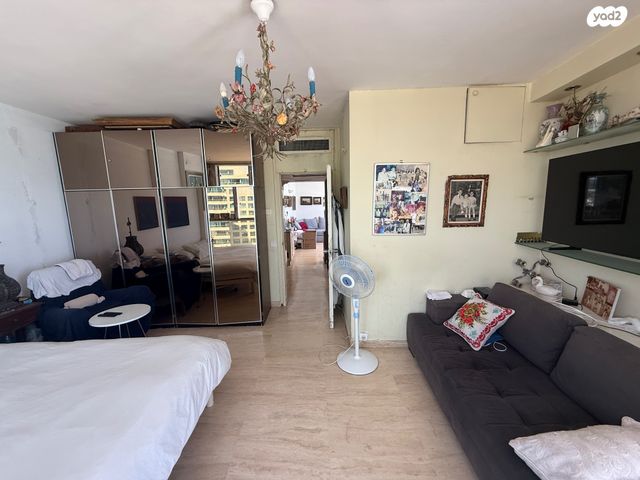 דירה, אלי לנדאו, הרצליה פיתוח, הרצליה