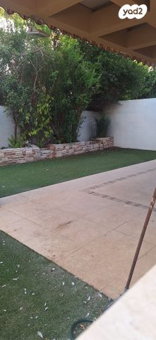 דו משפחתי, אנה פרנק, בנות חיל, ראשון לציון