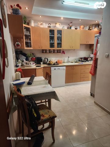 דירה, יאנוש קורצ'אק 4, לב העיר, בת ים