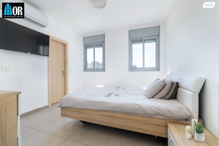 דירה, נתן אלתרמן, רחובות החדשה, רחובות