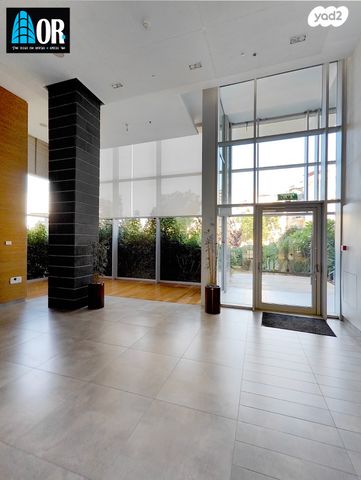 דירה, נתן אלתרמן, רחובות החדשה, רחובות