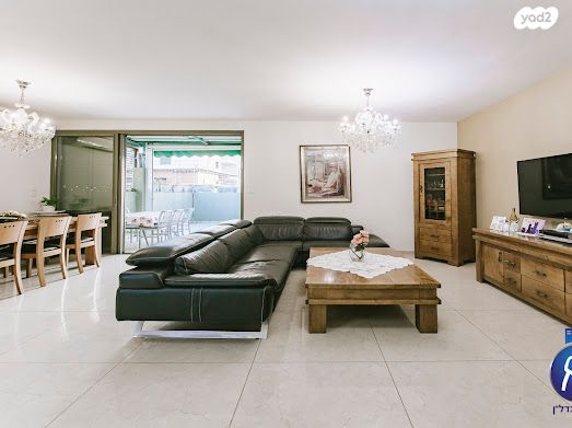 גג/ פנטהאוז, הרב קטרוני 5, מחנה יהודה, פתח תקווה