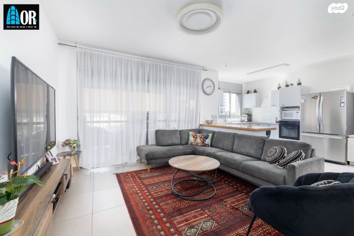 דירה, נתן אלתרמן, רחובות החדשה, רחובות