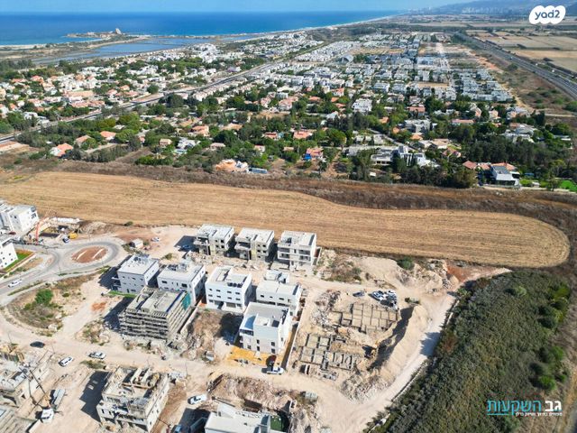 דו משפחתי, משולש עין כרמל, עתלית