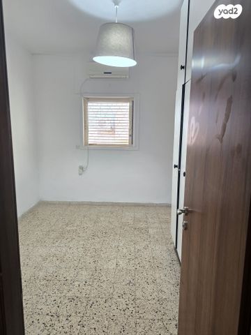 דירה, יואל דרובין, רמז, מערב ותיק, ראשון לציון