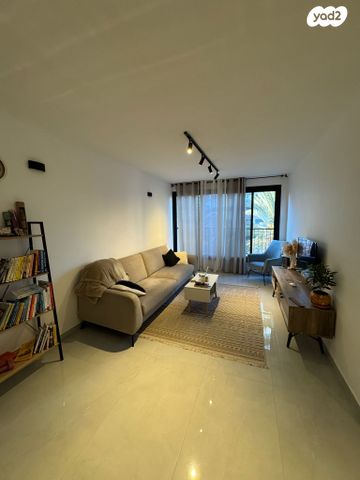 שדרות מונטיפיורי 22