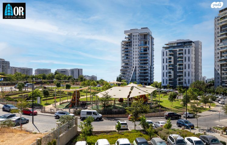 דירה, נתן אלתרמן, רחובות החדשה, רחובות