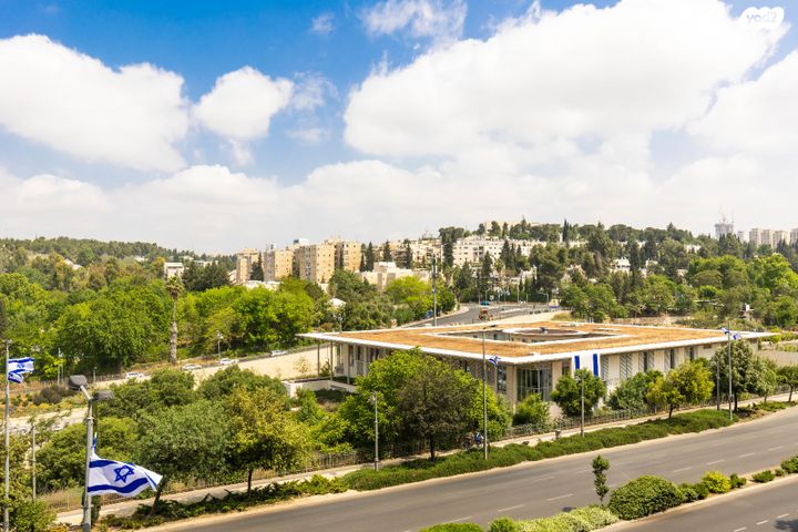 הרב הרצוג 79