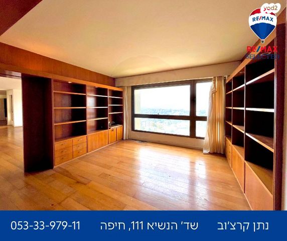 דירה, שדרות הנשיא 111, מרכז הכרמל, חיפה