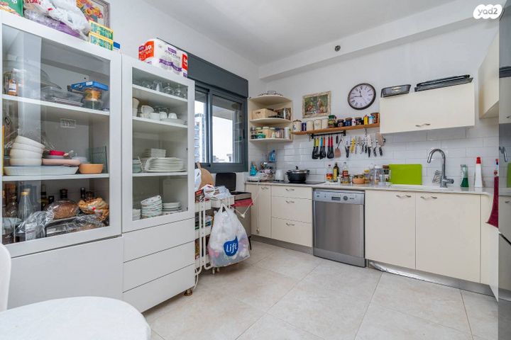 דירה, איסר הראל, נווה אור, אור עקיבא