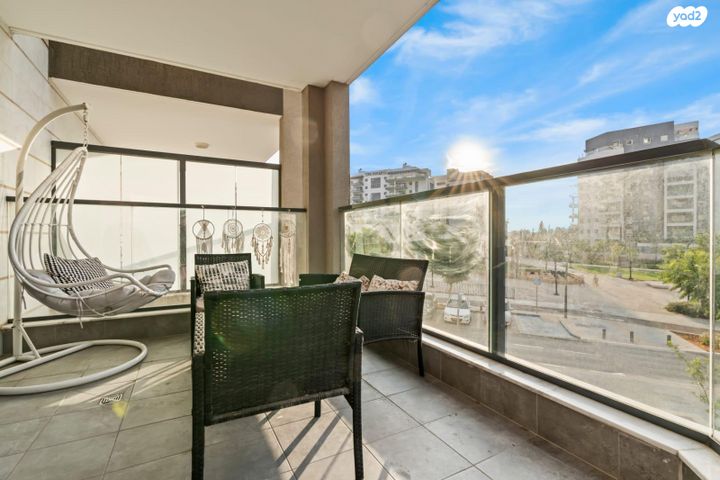 דירה, אורנה פורת, הרקפות, ראשון לציון