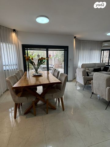 דו משפחתי, אפרים לוזון 26, נווה אלון, לוד