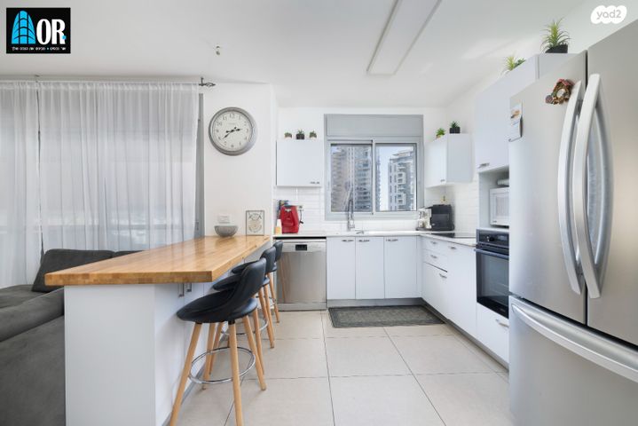 דירה, נתן אלתרמן, רחובות החדשה, רחובות