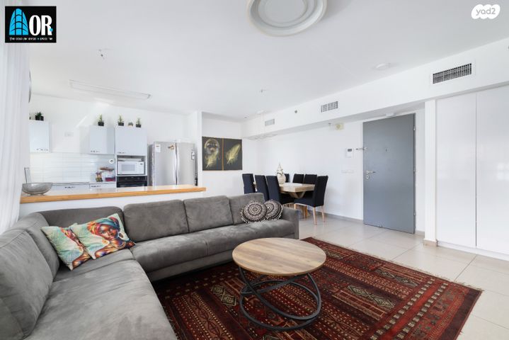 דירה, נתן אלתרמן, רחובות החדשה, רחובות