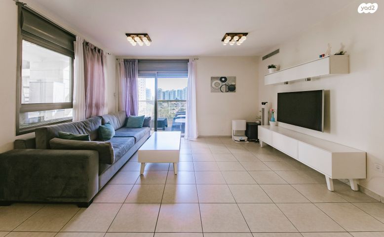 דירה, משה סנה 26, פתח תקווה