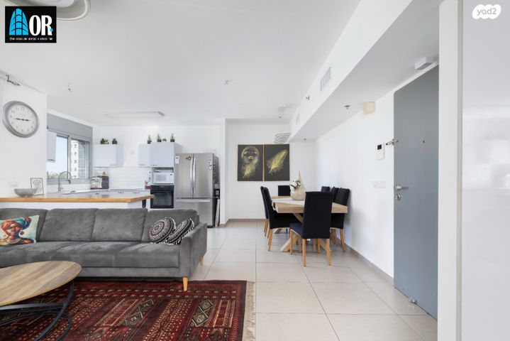 דירה, נתן אלתרמן, רחובות החדשה, רחובות