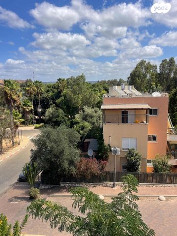 דירה, נחלת בנימינה, בנימינה גבעת עדה