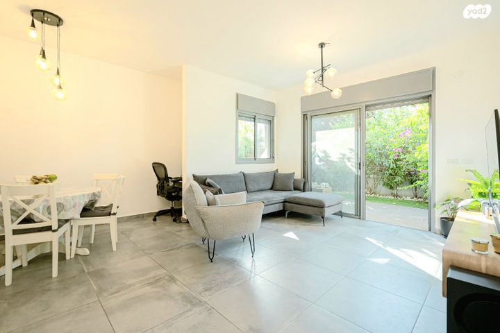 דירת גן, סביון 27, הפרחים, חריש