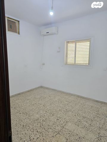 דירה, יואל דרובין, רמז, מערב ותיק, ראשון לציון