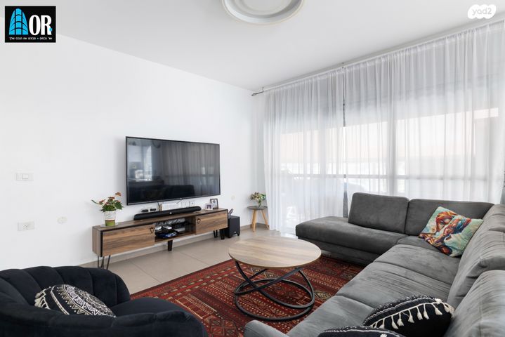 דירה, נתן אלתרמן, רחובות החדשה, רחובות