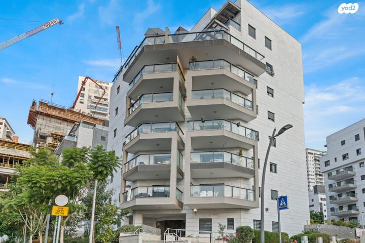 דירה, אורנה פורת, הרקפות, ראשון לציון