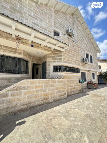 דו משפחתי, אפרים לוזון 26, נווה אלון, לוד