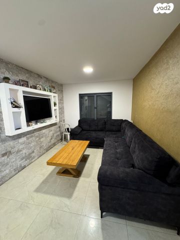 דו משפחתי, אפרים לוזון 26, נווה אלון, לוד