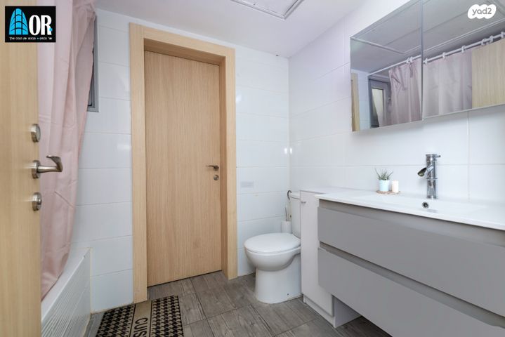 דירה, נתן אלתרמן, רחובות החדשה, רחובות