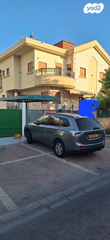 דו משפחתי, אנה פרנק, בנות חיל, ראשון לציון