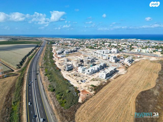 דו משפחתי, משולש עין כרמל, עתלית