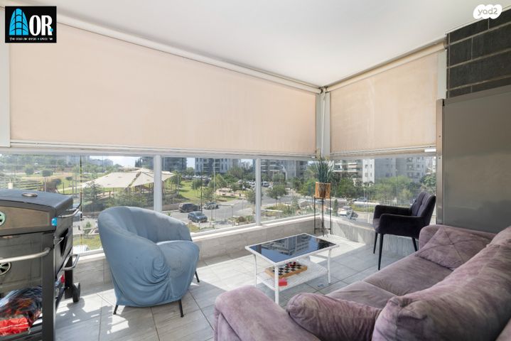 דירה, נתן אלתרמן, רחובות החדשה, רחובות