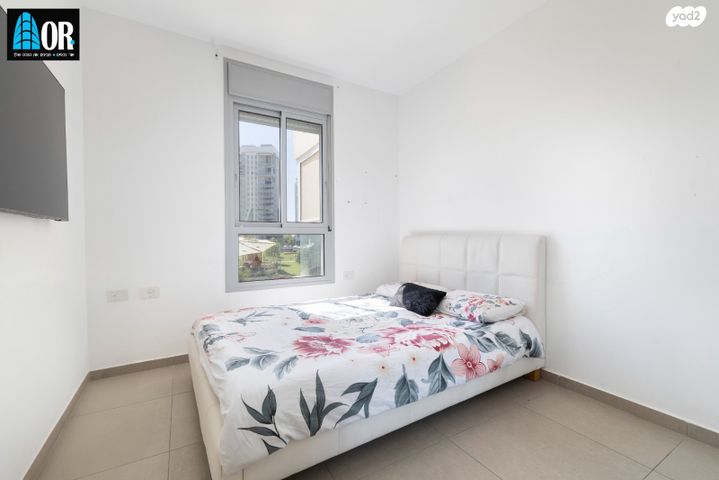 דירה, נתן אלתרמן, רחובות החדשה, רחובות