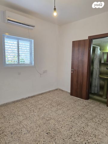 דירה, יואל דרובין, רמז, מערב ותיק, ראשון לציון