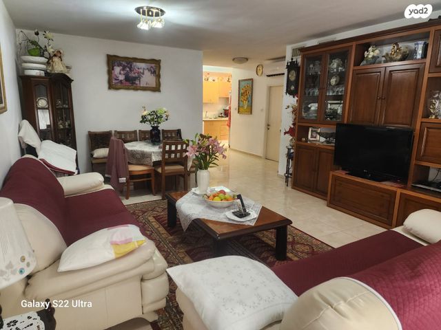 דירה, יאנוש קורצ'אק 4, לב העיר, בת ים