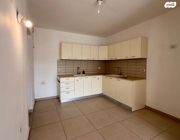 דירה, תאנה, החורש, חריש