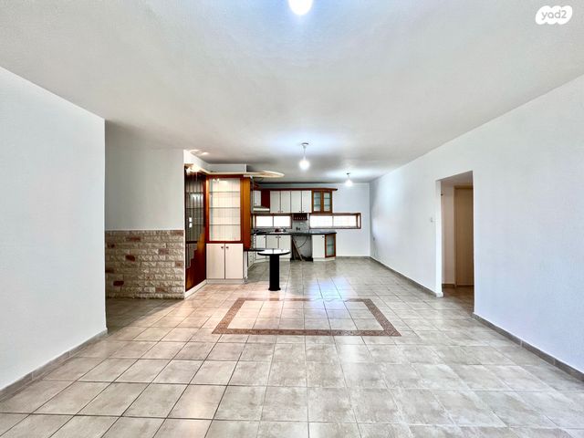 דירה, שדרות ניצה 22, צפון מערב מרכז העיר, נתניה