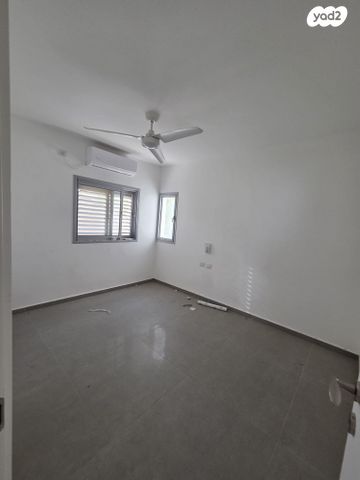 דו משפחתי, אירוס, שערי תקווה, שערי תקווה