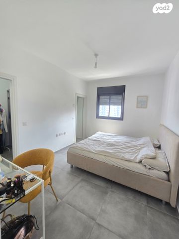 דירה, נתן אלתרמן, פסגות אפק, ראש העין