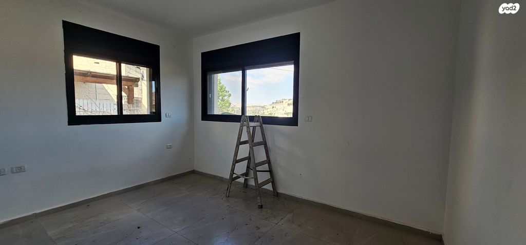 דירה, שכונה ט', מבשרת ציון